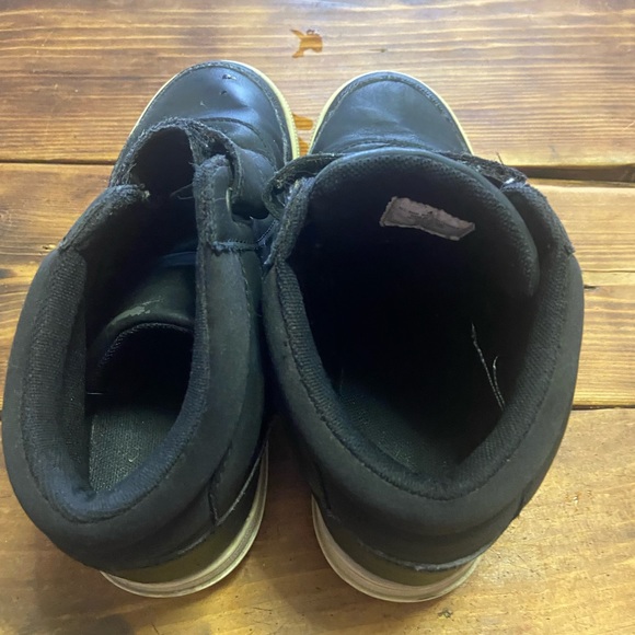 Children's Place black high top big boys play sneakers size 4
Loop & hook - Picture 3 of 8